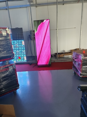 P2.5 LED Poster Mirror LED Screen GOB 1920 mm X 640 mm Posicionamiento en el suelo LED Poster Screen