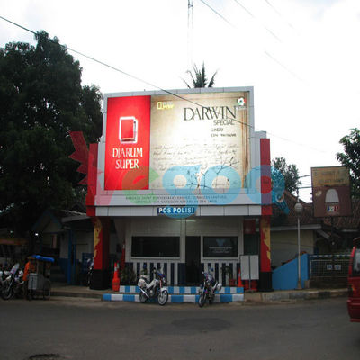La pantalla LED a todo color al aire libre comercial llevó la instalación rápida al aire libre del módulo P10