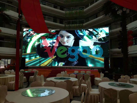 Módulo a todo color al aire libre ligero 7500cd/㎡ de la pantalla LED de la curva P10