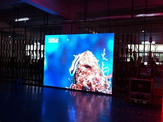 China Los paneles de pared video horizontales a todo color de la pared/LED de P2 LED de alta densidad proveedor
