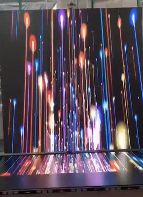 La publicidad interior llevó la vida en pantalla grande de las carteleras de Digitaces de la exhibición 100000 horas