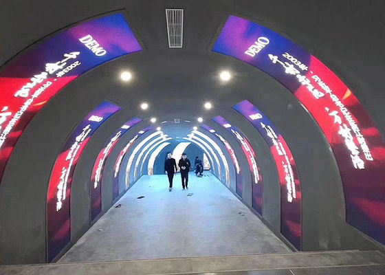 La pantalla llevada interior de la publicidad video flexible P2 curvó la exhibición del cilindro integrada formando el módulo ligero y fino
