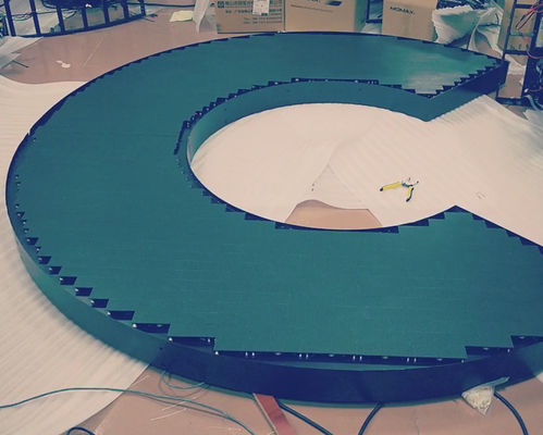 La pantalla llevada creativa de la exhibición interior llevó el tablero de la muestra empalmado por el mini módulo P3 48m m x 48m m