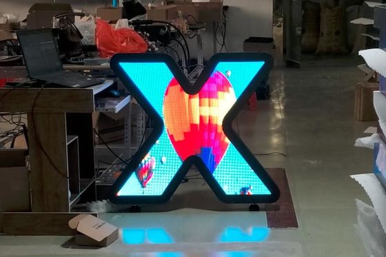 La pantalla llevada creativa de la exhibición interior llevó el tablero de la muestra empalmado por el mini módulo P3 48m m x 48m m