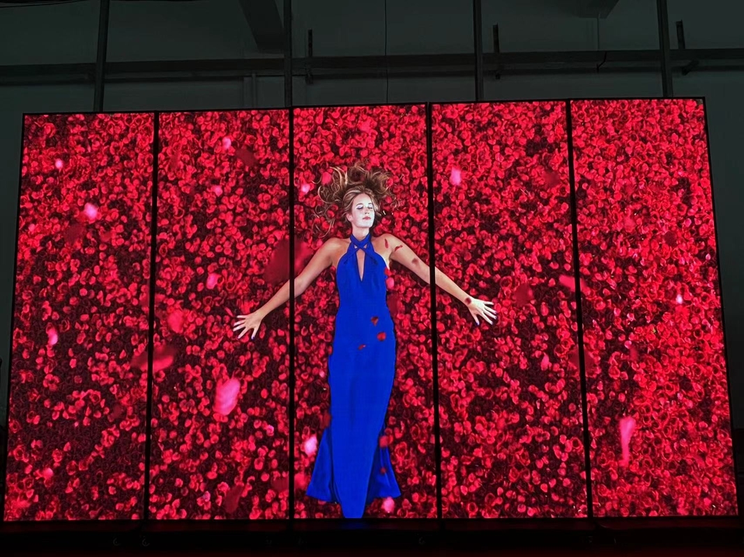 P2.5 LED Poster Mirror LED Screen GOB 1920 mm X 640 mm Posicionamiento en el suelo LED Poster Screen