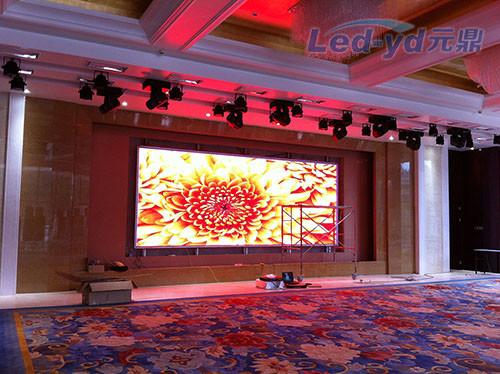 P2.5 exterior Pequeño Pixel Pitch COB Led Screen 480 * 540mm Conexión sin fisuras de 90 ° Flip Chip para estudios de transmisión